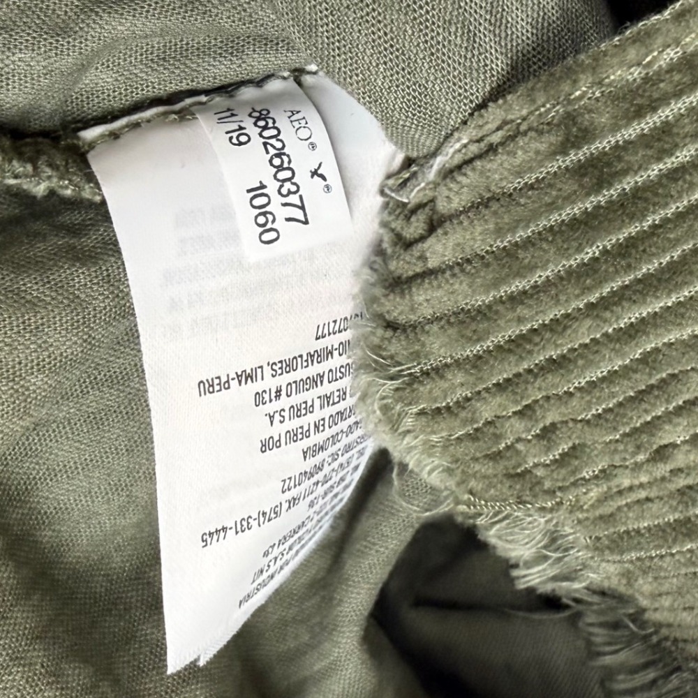American Eagle Corduroy Cropped Shacket Olive Green Womens Medium Frayed Hem - Picture 8 of 10